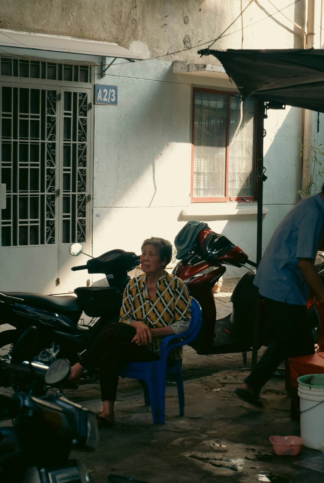 Volunteer interviewing an elderly Danish resident with a notebook and recorder